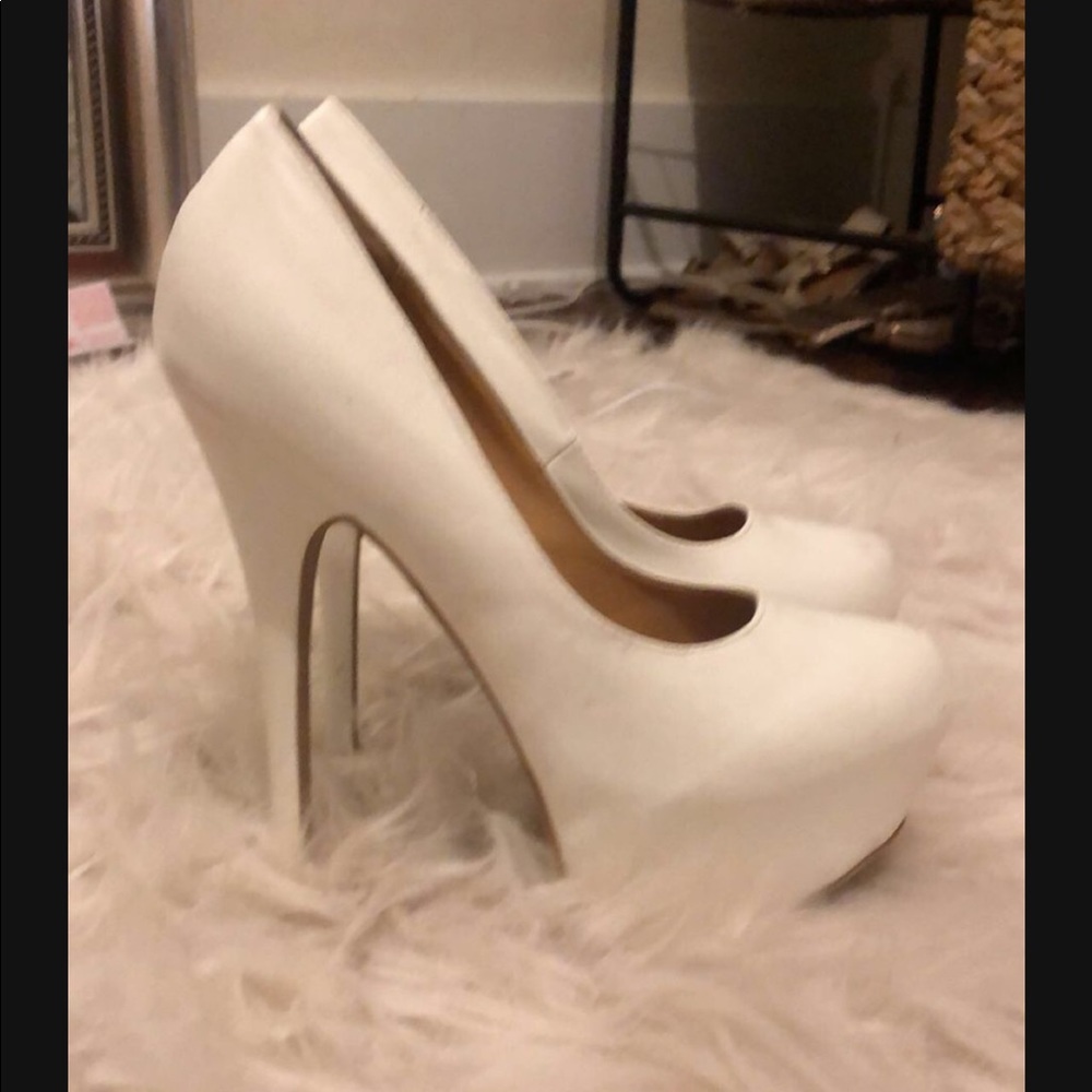 Women white heels size 8 1/2